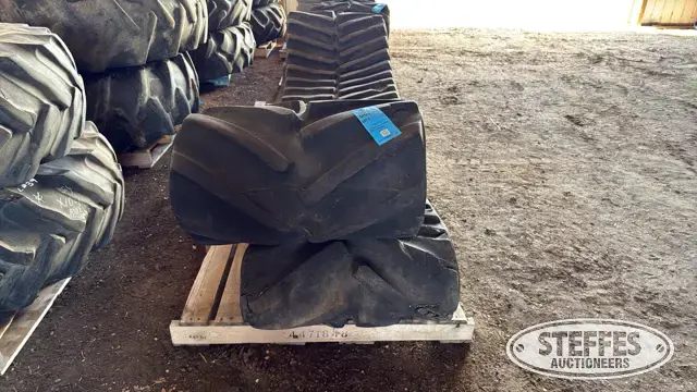 (2) Case IH Quadtrac tracks