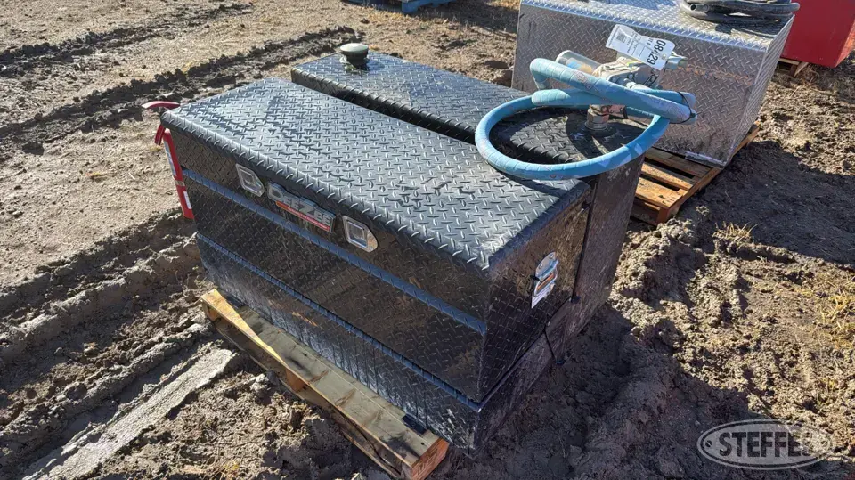 DeeZee approx. 100 gal. transfer tank & toolbox Fuel Tank