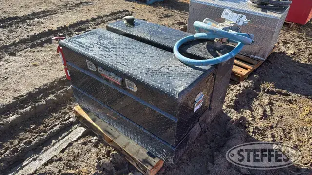 DeeZee approx. 100 gal. transfer tank & toolbox