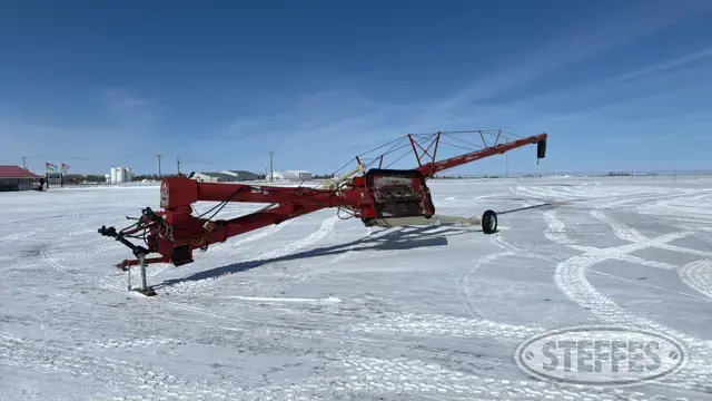 Buhler Farm King 1370