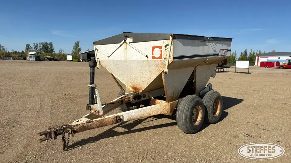 Willmar 500 Pull-Type Dry Spreader