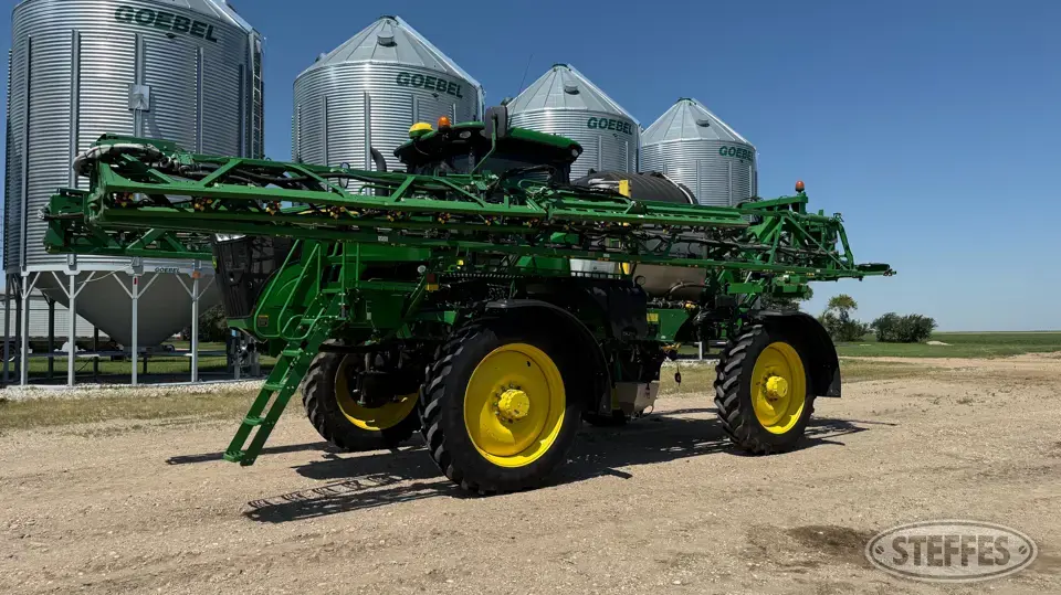2019 John Deere R4044 Self-Propelled Sprayer