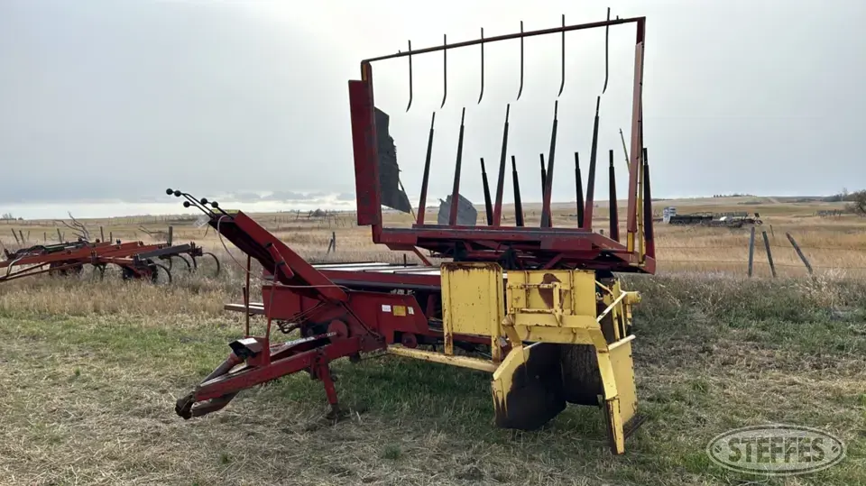 New Holland 1033 Stackliner Bale Handling