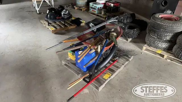 Wheelbarrow & lawn tools
