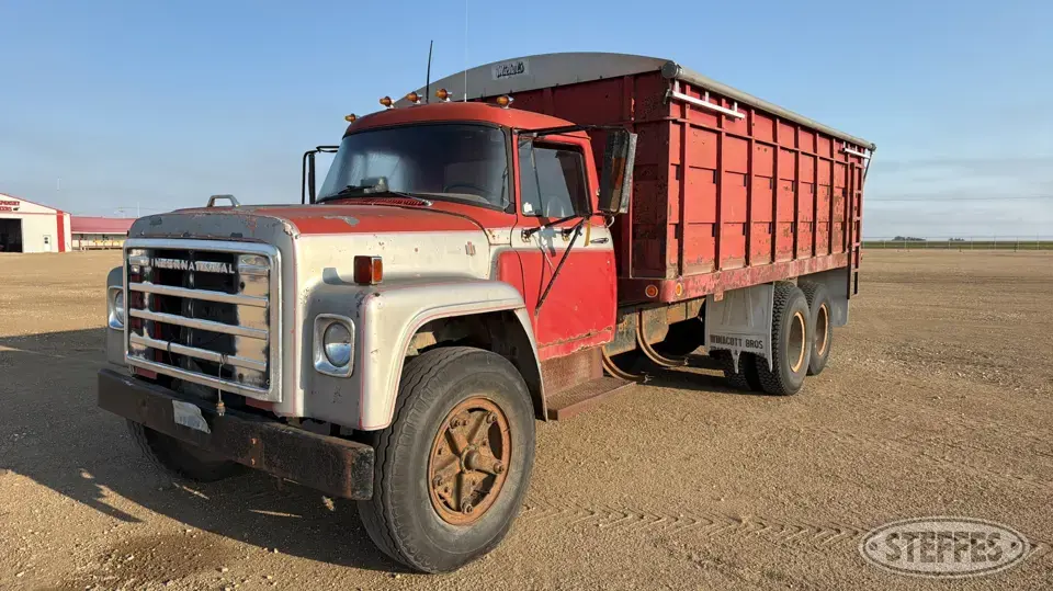 1973 International F-1800 Grain Truck