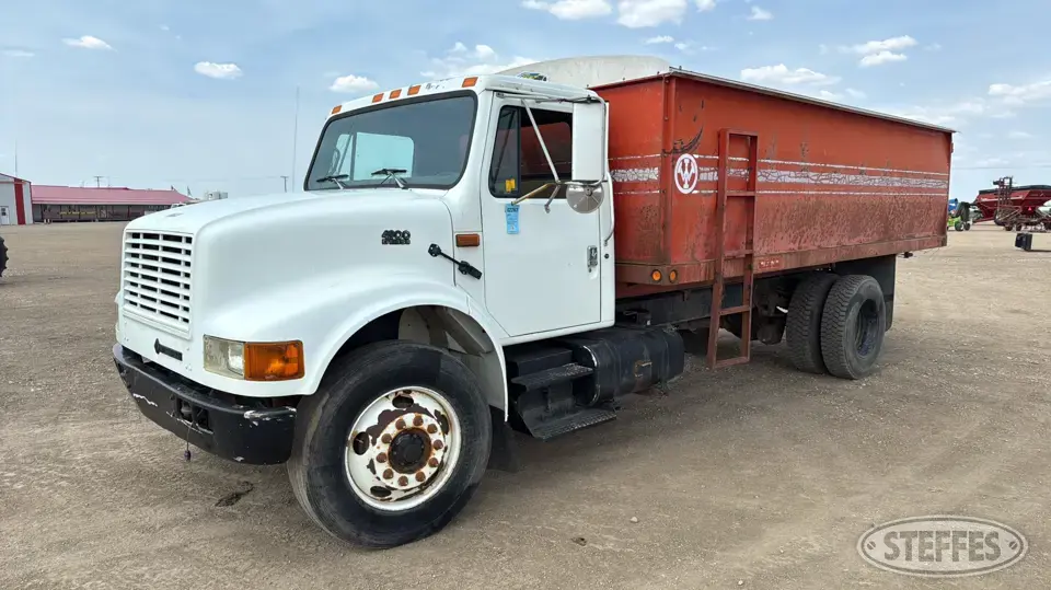 1995 International 4900 Single Axle Boxed Truck