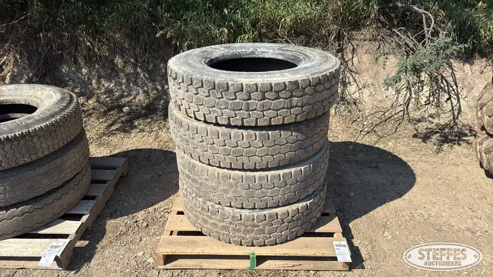 (4) Michelin 11R22.5 tires Truck Tire
