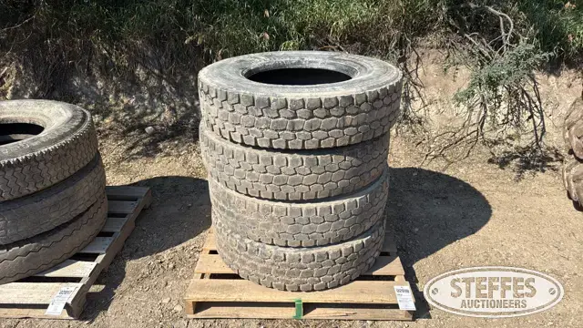 (4) Michelin 11R22.5 tires