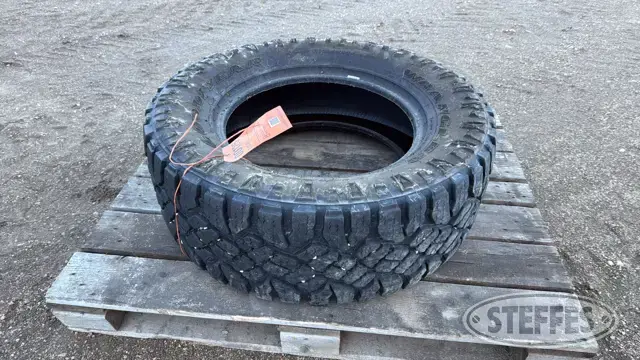 (1) Goodyear LT 325/60R20 tire