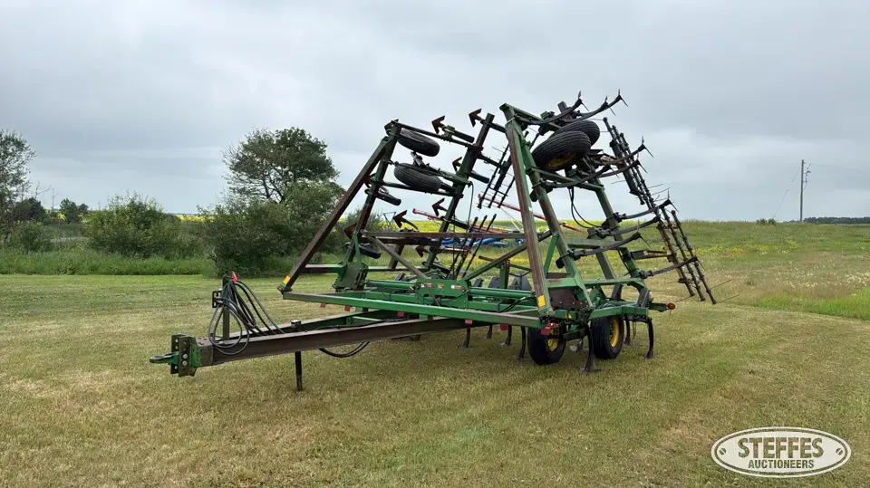 John Deere 610 Chisel Plow