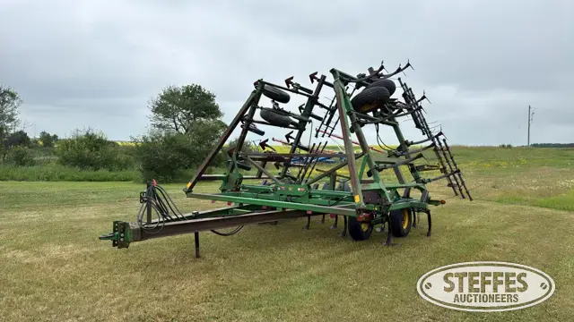 John Deere 610