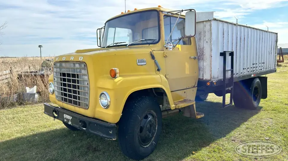 1975 Ford 600 Single Axle Boxed Truck