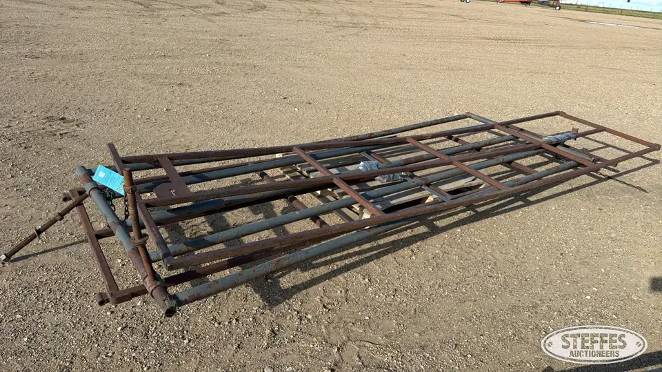 (3) Livestock gates Livestock Handling