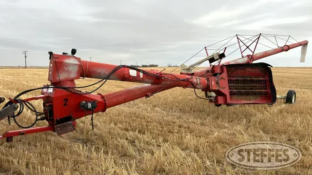 Buhler Farm King 1370