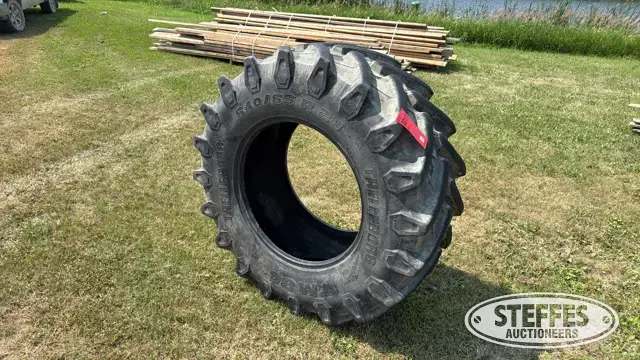 (1) Trelleborg 540/65R28 tire