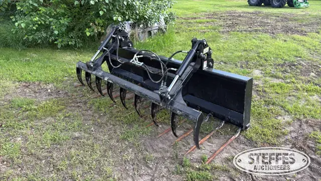HLA Attachments manure grapple bucket