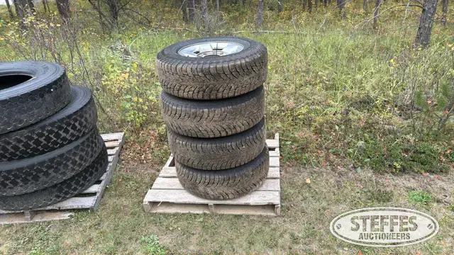 (4) Nokian Tyres LT265/70R17 tires