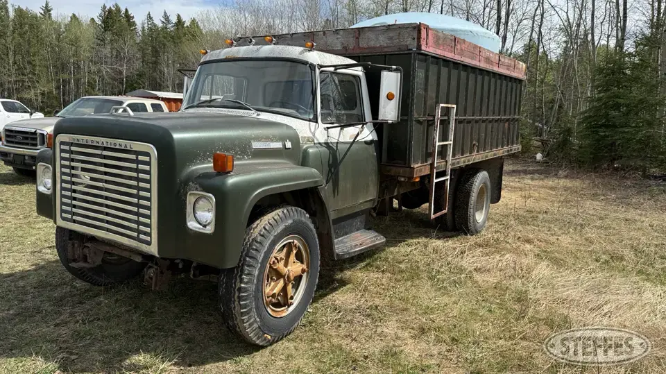 1976 International Loadstar 1600 Single Axle Boxed Truck