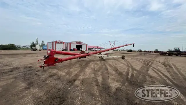 Buhler Farm King 1385