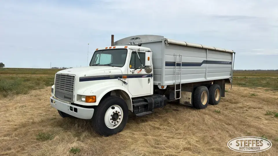 1999 International 4900 Grain Truck