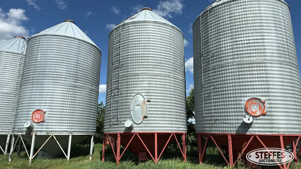 Behlen hopper bin