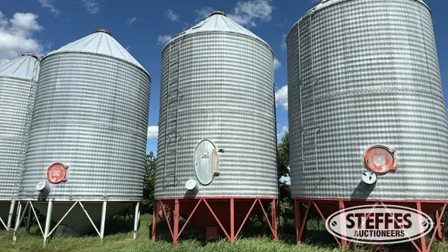 Behlen hopper bin
