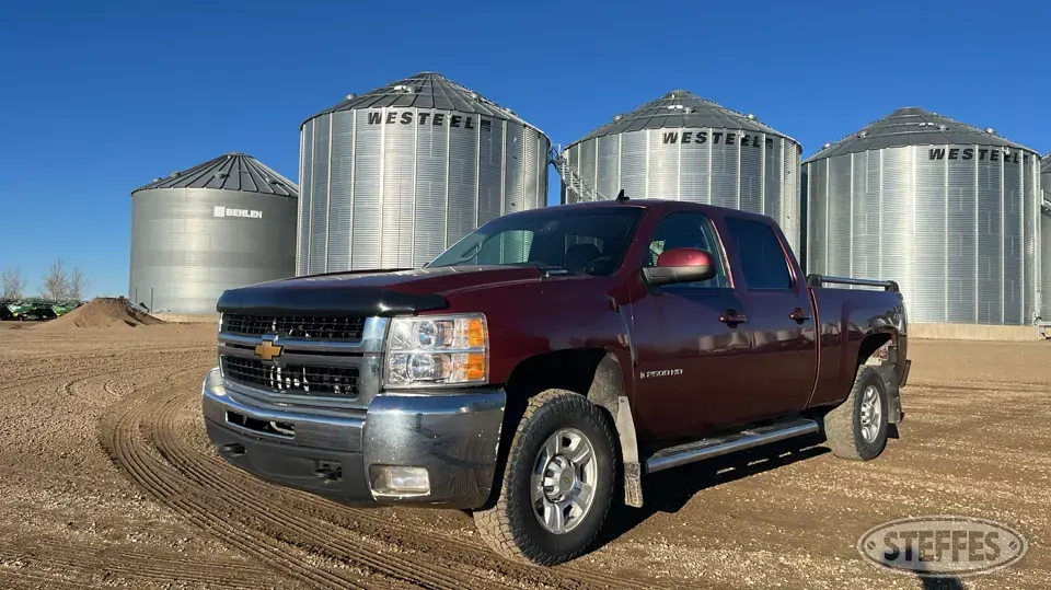 2009 Chevrolet Silverado 2500 LS 3 Quarter Ton Pickup
