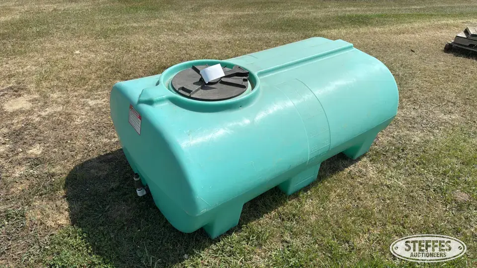 340 gal. horizontal poly tank