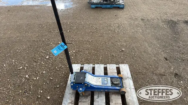 Power Fist low profile floor jack