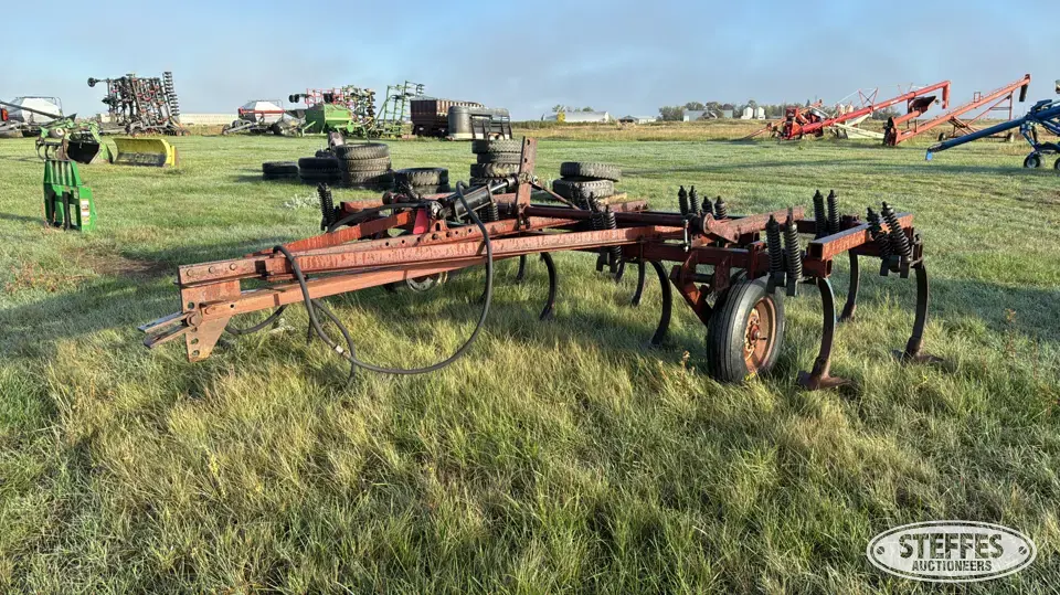 Chisel plow
