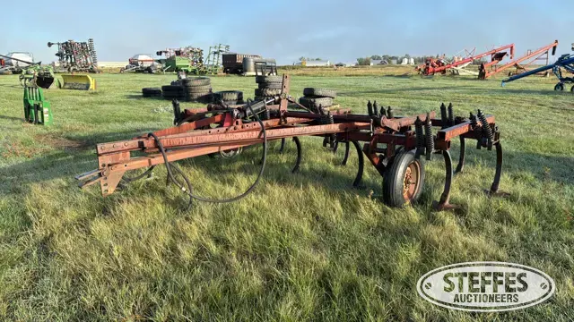 Chisel plow