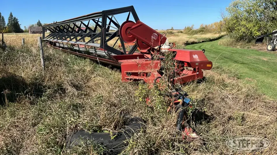 Case IH 730 Pull-Type Swather