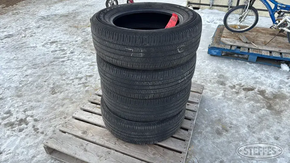 (4) Goodyear Assurance 225/65R17 tires Passenger-Light Truck Tire