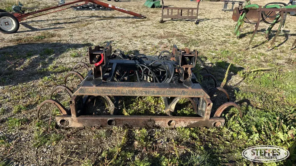 1999 PhiBer Manufacturing Inc. 408 Bale Handling