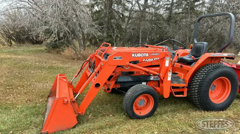 Kubota L3300 MFWD Tractor