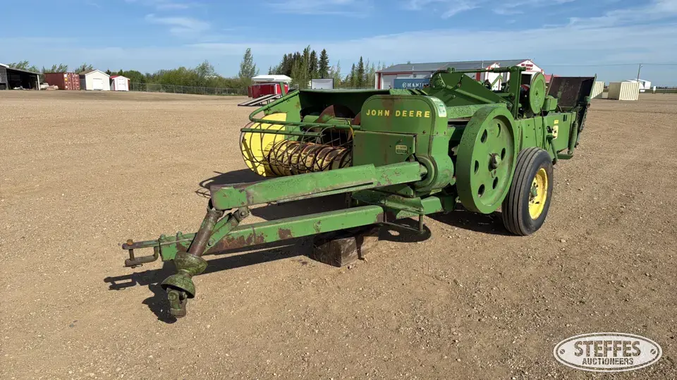 John Deere 24T Square Baler
