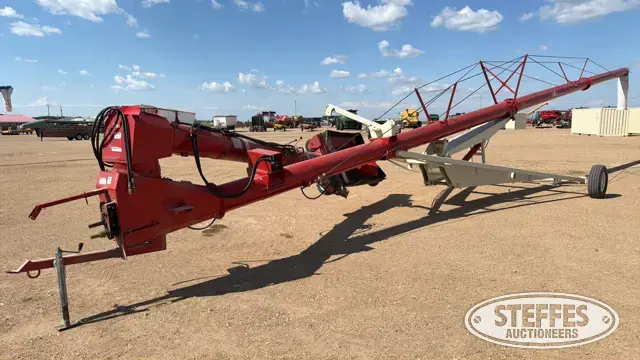 2010 Farm King 1370