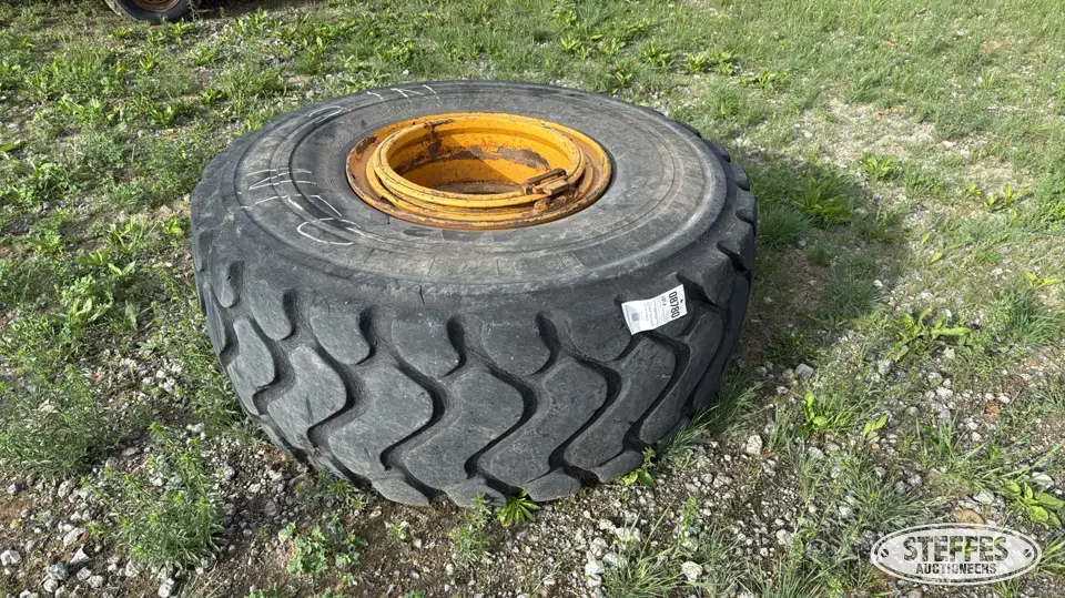 (1) Michelin 26.5R25 tire Construction Equipment Tire