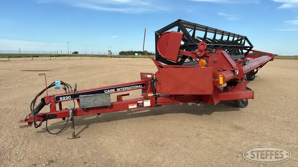 Case IH 8230 Pull-Type Swather