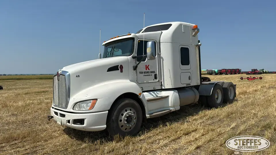 2009 Kenworth T660 Conventional Truck with Sleeper
