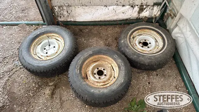 (3) 235/75R15 tires