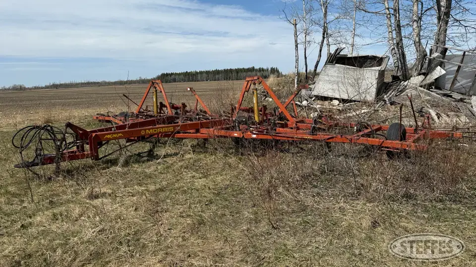 Morris Magnum CP-731 Chisel Plow