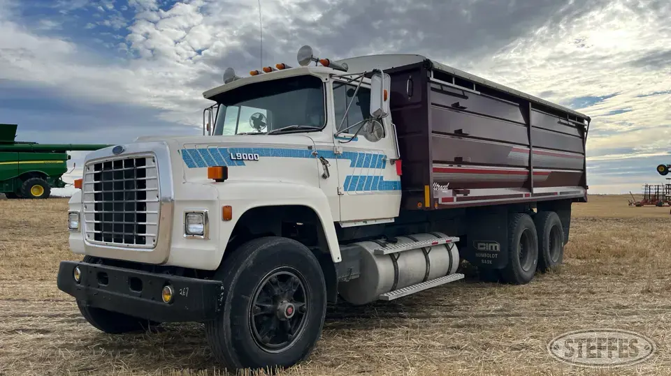 1985 Ford L9000 Grain Truck