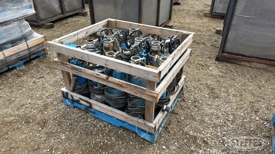 (16) Tsurumi submersible trash pumps Construction Pump