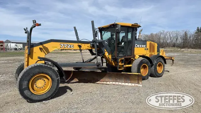 2014 Deere 772G