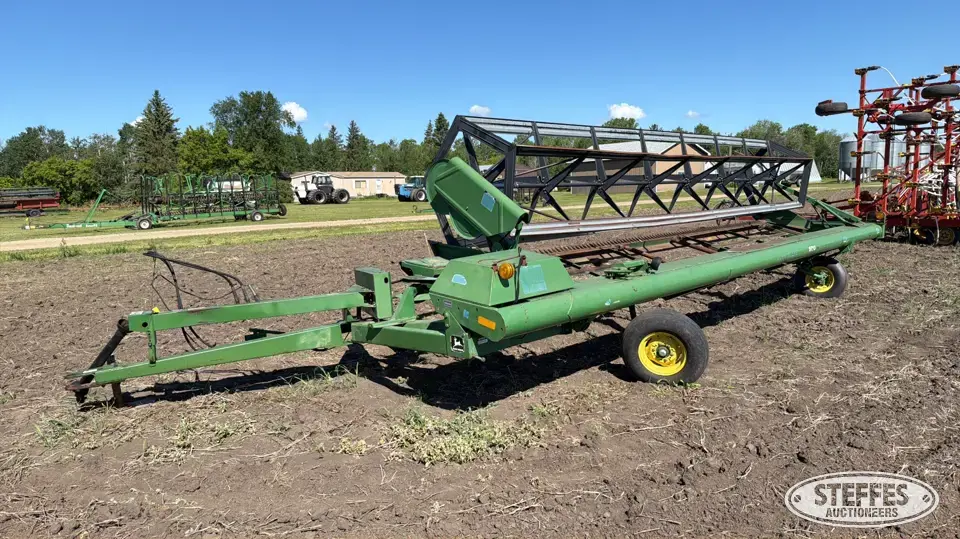John Deere 590 Pull-Type Swather