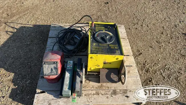 John Deere welder