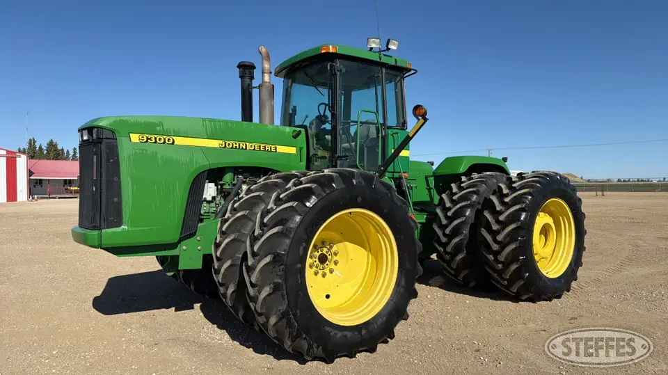 2001 John Deere 9300 4WD Tractor