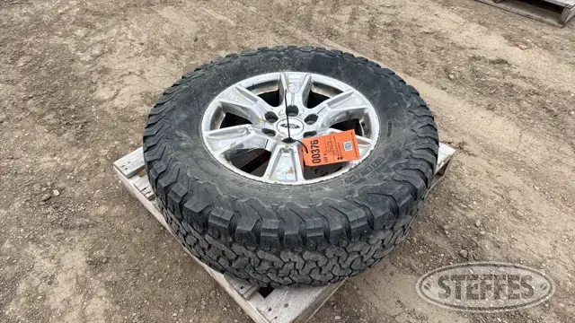 (1) BFGoodrich LT285/65R18 tire