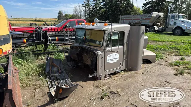 Kenworth T600A cab & hood